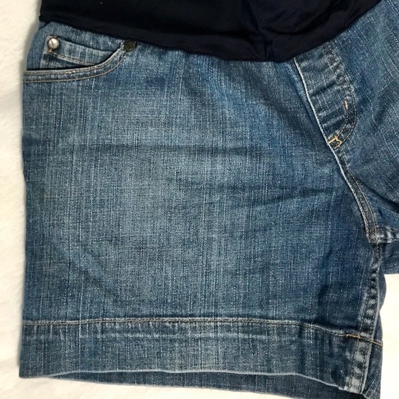 Liz Lange Maternity Under the Belly Blue Denim Maternity Jean Shorts Size Small - Picture 2 of 5